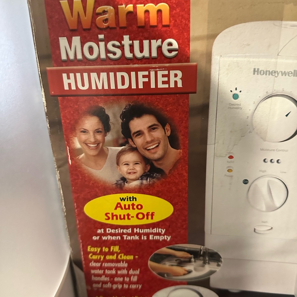 Honeywell Warm Moisture Humidifier (model HWM-40401) - Picture 2 of 2